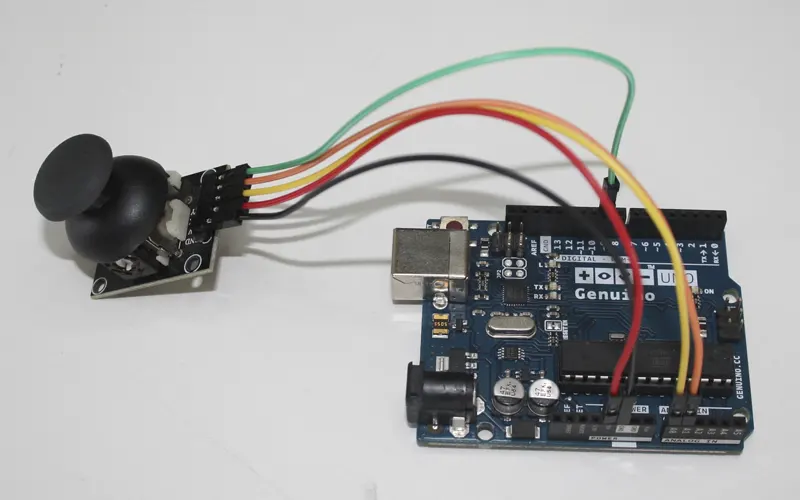 ¿Cómo utilizar un joystick analógico con Arduino?