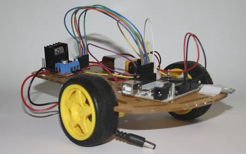 ¿Cómo hacer un coche controlado por bluetooth con Arduino?