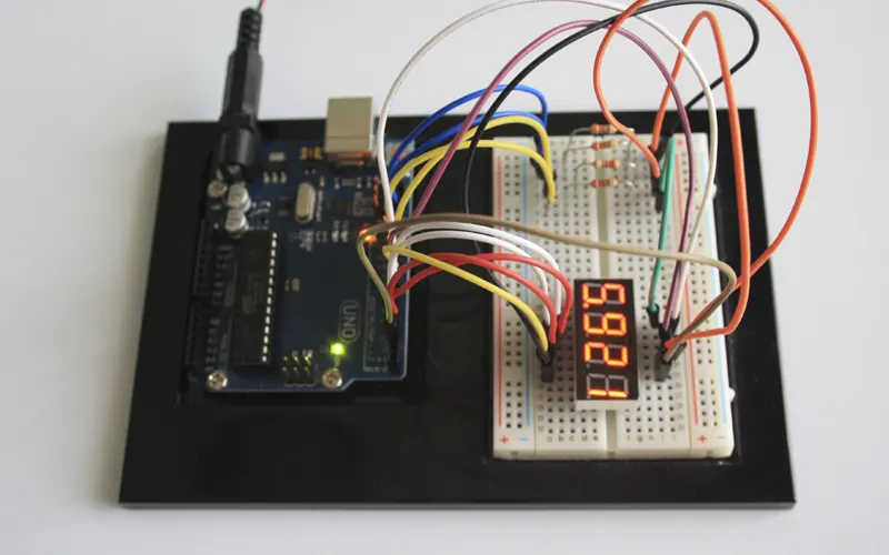 Funcionamiento del display de 4 dígitos y 7 segmentos con Arduino