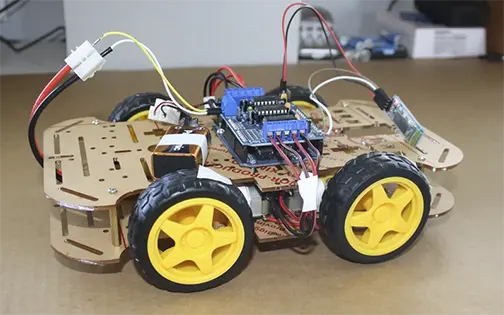 Robot Arduino 4 ruedas