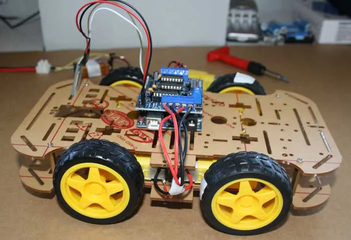 Robot Arduino casi terminado