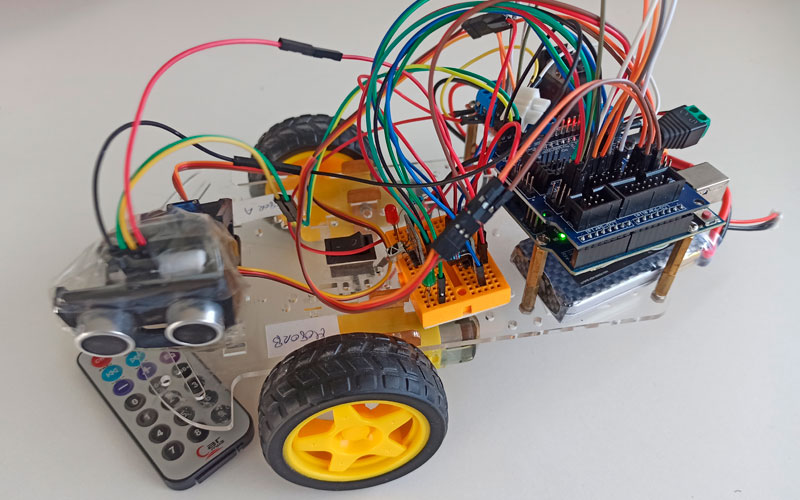 Robot Arduino controlado por un mando a distancia de infrarrojos
