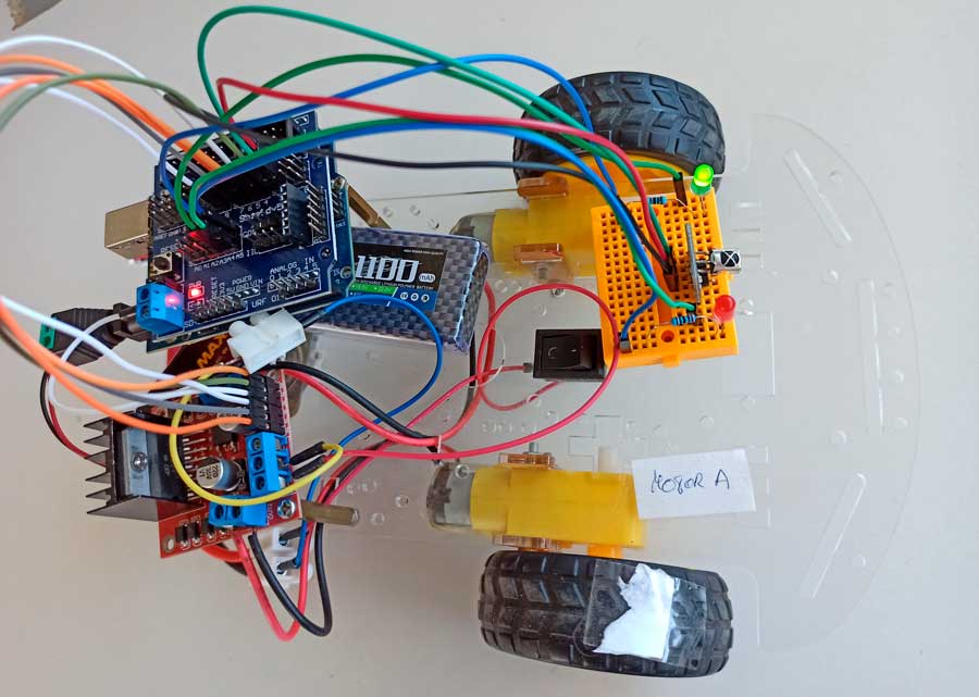 Robot Arduino con Leds para indicar el giro